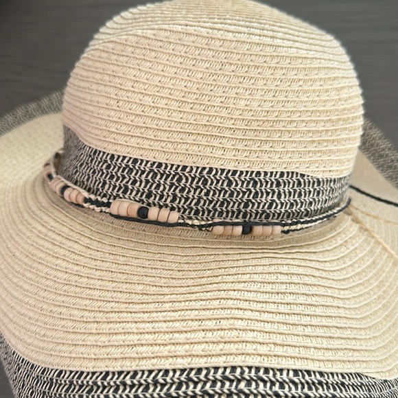 Round hat - Picture 3 of 6